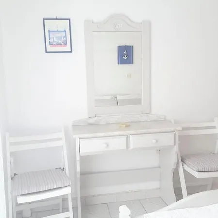 White Paros Nausa