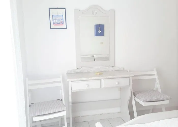 White Paros Naousa (Paros)